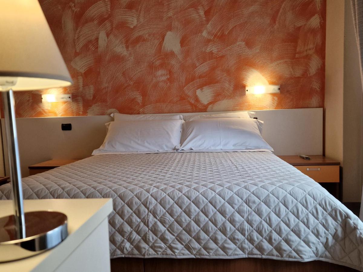 סאן מרינו Hotel La Rocca מראה חיצוני תמונה